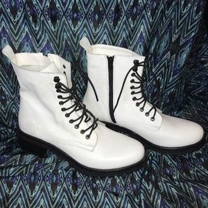 UO White lace up boots/ doc Martin look alike